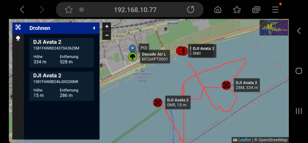 Mobile Ansicht einer Lagekarte mit zwei erkannten Drohnen, Telemetrie und Flugbahnen über dem Rhein